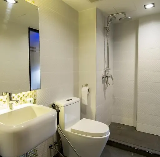Eleven Avenue 3*
