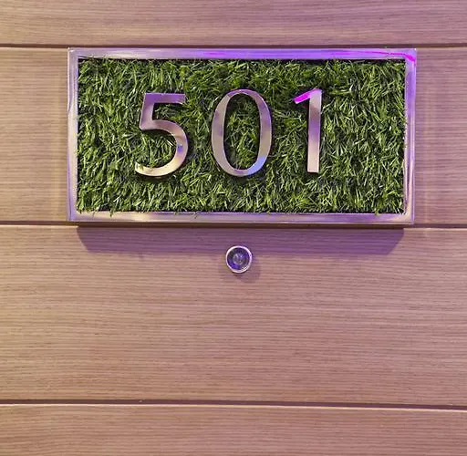 Eleven Avenue Hotel 3*