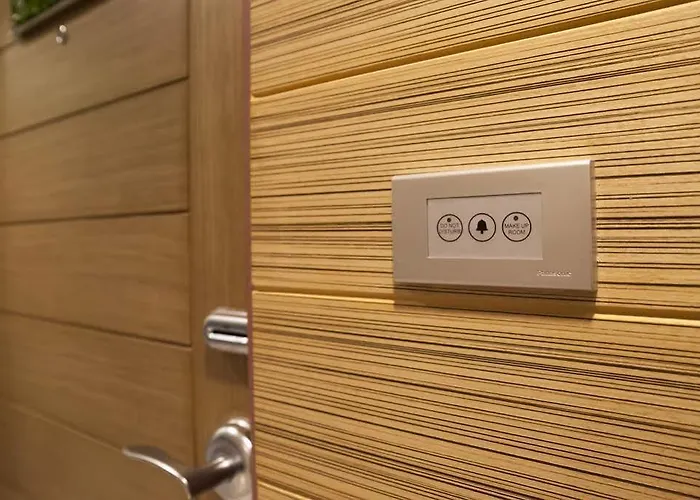 Eleven Avenue Hotel 3*